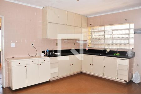 Casa à venda com 243m², 3 quartos e 3 vagasDetalhe - Cozinha