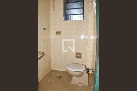 Casa à venda com 243m², 3 quartos e 3 vagasDetalhe - Banheiro da Área de Serviço