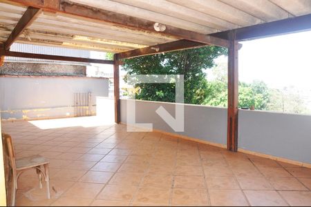 Casa à venda com 243m², 3 quartos e 3 vagasDetalhe - Varanda