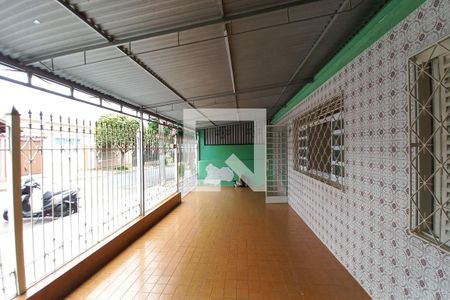 Casa à venda com 178m², 3 quartos e 3 vagas Casa à venda com 178m², 3 quartos e 3 vagasFrente do Prédio
