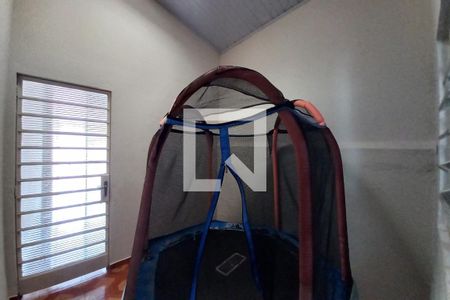 Casa à venda com 178m², 3 quartos e 3 vagas Casa à venda com 178m², 3 quartos e 3 vagasÁrea de Luz