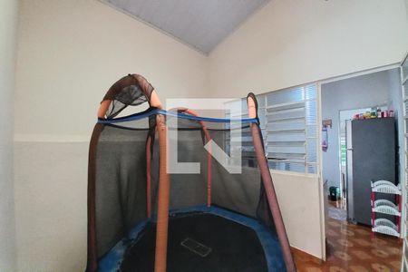 Casa à venda com 178m², 3 quartos e 3 vagas Casa à venda com 178m², 3 quartos e 3 vagasÁrea de Luz