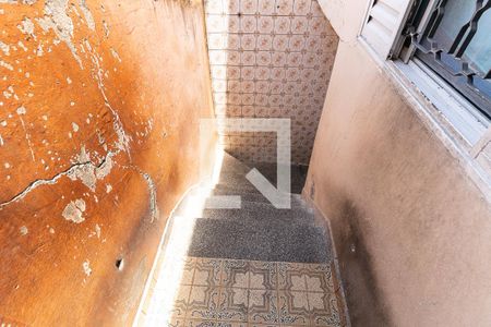 Casa à venda com 300m², 6 quartos e 4 vagas Casa à venda com 300m², 6 quartos e 4 vagasEscada de Acesso para a Garagem das Casas 2 e 3