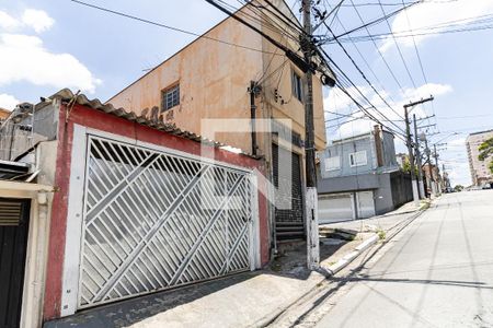 Casa à venda com 300m², 6 quartos e 4 vagas Casa à venda com 300m², 6 quartos e 4 vagasFachada