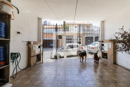 Casa à venda com 300m², 6 quartos e 4 vagas Casa à venda com 300m², 6 quartos e 4 vagasGaragem das Casas 2 e 3