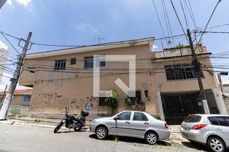 Casa à venda com 300m², 6 quartos e 4 vagas Casa à venda com 300m², 6 quartos e 4 vagasFachada