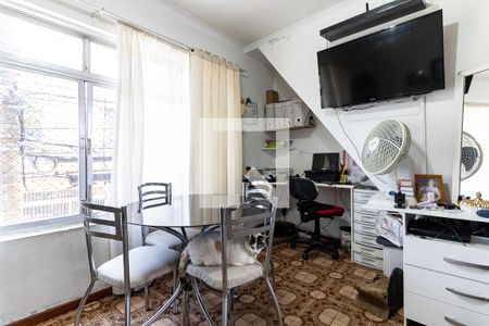 Casa à venda com 300m², 6 quartos e 4 vagas Casa à venda com 300m², 6 quartos e 4 vagasSala da Casa 2