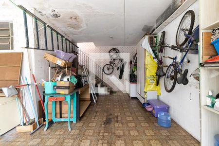 Casa à venda com 300m², 6 quartos e 4 vagas Casa à venda com 300m², 6 quartos e 4 vagasGaragem das Casas 2 e 3