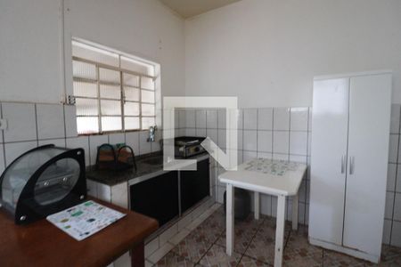 Casa à venda com 277m², 2 quartos e 2 vagasEdícula