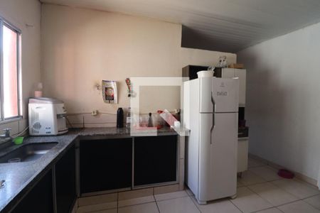 Casa à venda com 277m², 2 quartos e 2 vagasCozinha e Área de Serviço