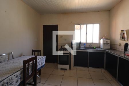 Casa à venda com 277m², 2 quartos e 2 vagasCozinha e Área de Serviço