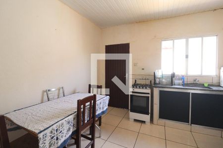 Casa à venda com 277m², 2 quartos e 2 vagasCozinha e Área de Serviço