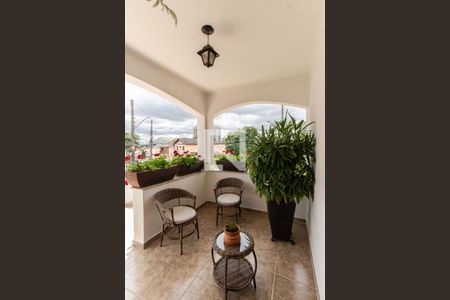 Casa à venda com 450m², 3 quartos e 6 vagas Casa à venda com 450m², 3 quartos e 6 vagasEntrada