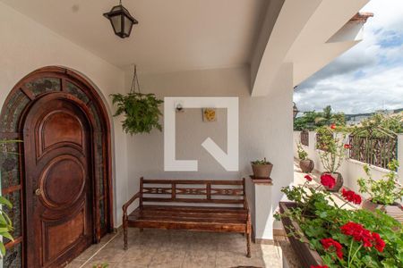 Casa à venda com 450m², 3 quartos e 6 vagas Casa à venda com 450m², 3 quartos e 6 vagasEntrada