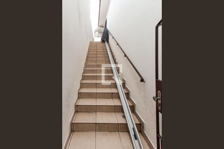 Casa à venda com 450m², 3 quartos e 6 vagas Casa à venda com 450m², 3 quartos e 6 vagasEscada