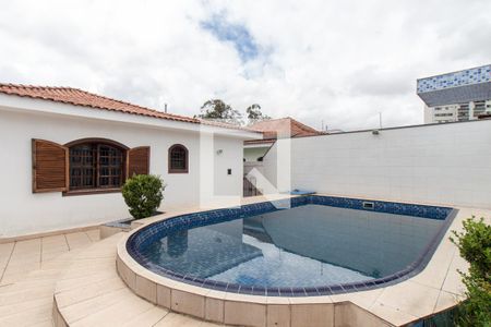 Casa à venda com 450m², 3 quartos e 6 vagas Casa à venda com 450m², 3 quartos e 6 vagasPiscina