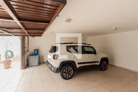 Casa à venda com 450m², 3 quartos e 6 vagas Casa à venda com 450m², 3 quartos e 6 vagasGaragem