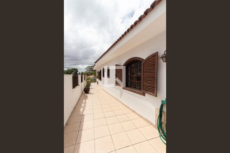 Casa à venda com 450m², 3 quartos e 6 vagas Casa à venda com 450m², 3 quartos e 6 vagasCorredor