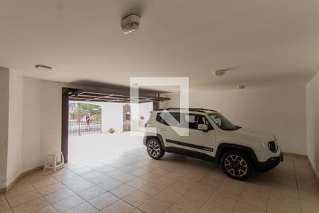 Casa à venda com 450m², 3 quartos e 6 vagas Casa à venda com 450m², 3 quartos e 6 vagasGaragem