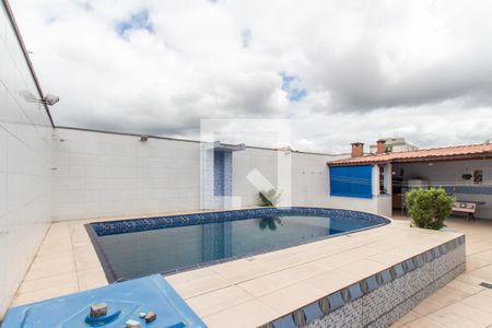 Casa à venda com 450m², 3 quartos e 6 vagas Casa à venda com 450m², 3 quartos e 6 vagasPiscina