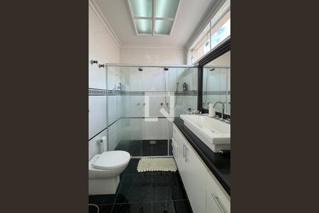 Casa de condomínio à venda com 271m², 4 quartos e 4 vagasBanheiro da Suíte 4