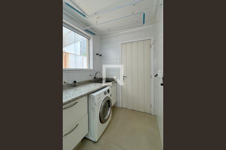 Casa de condomínio à venda com 271m², 4 quartos e 4 vagasÁrea de Serviço