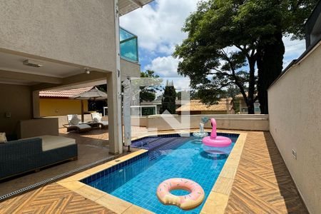 Casa de condomínio à venda com 271m², 4 quartos e 4 vagasPiscina