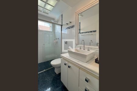 Casa de condomínio à venda com 271m², 4 quartos e 4 vagasBanheiro Corredor