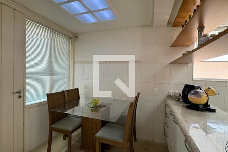 Casa de condomínio à venda com 271m², 4 quartos e 4 vagasCozinha