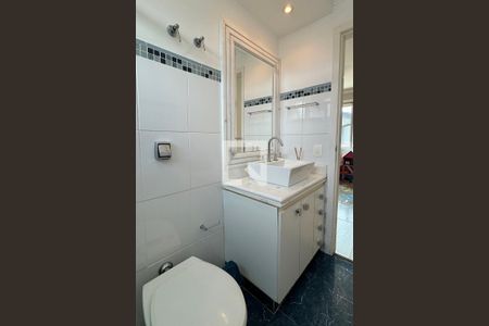 Casa de condomínio à venda com 271m², 4 quartos e 4 vagasBanheiro Corredor