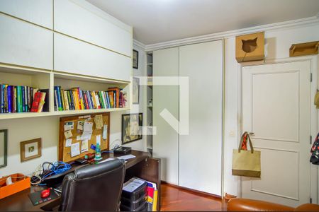 Apartamento à venda com 202m², 4 quartos e 3 vagasQuarto 2