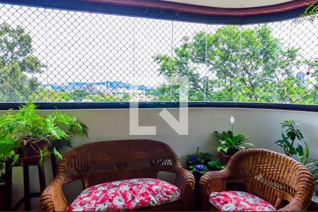 Apartamento à venda com 202m², 4 quartos e 3 vagasVaranda