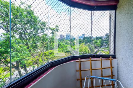 Apartamento à venda com 202m², 4 quartos e 3 vagasSuíte 2-Sacada