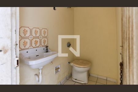 Casa para alugar com 130m², 2 quartos e 1 vaga Casa para alugar com 130m², 2 quartos e 1 vagaBanheiro de Serviço