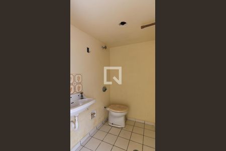 Casa para alugar com 130m², 2 quartos e 1 vaga Casa para alugar com 130m², 2 quartos e 1 vagaBanheiro de Serviço