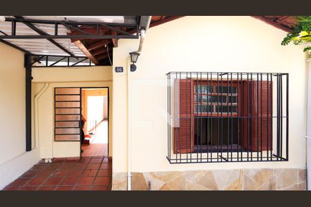 Casa para alugar com 130m², 2 quartos e 1 vaga Casa para alugar com 130m², 2 quartos e 1 vagaFachada