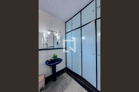 Casa à venda com 173m², 4 quartos e 4 vagasBanheiro