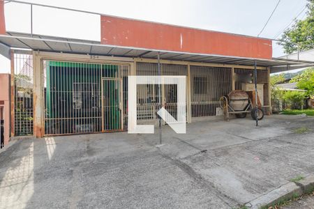 Casa à venda com 300m², 6 quartos e 2 vagas Casa à venda com 300m², 6 quartos e 2 vagasFachada