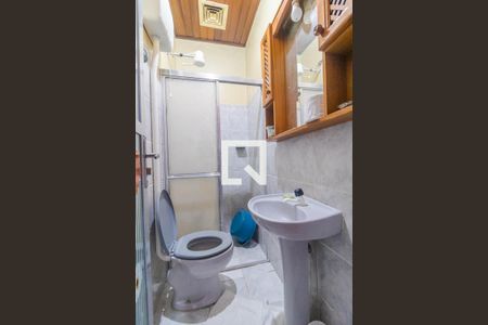 Casa à venda com 300m², 6 quartos e 2 vagas Casa à venda com 300m², 6 quartos e 2 vagasBanheiro