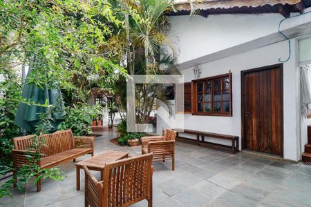 Casa para alugar com 390m², 3 quartos e 2 vagas Casa para alugar com 390m², 3 quartos e 2 vagasÁrea externa