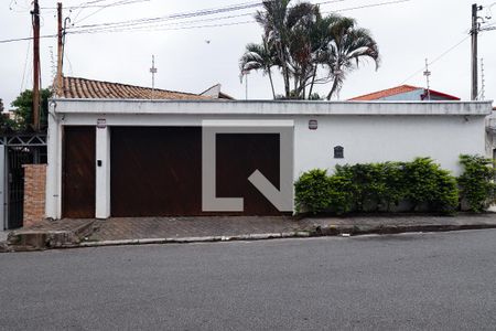Casa para alugar com 390m², 3 quartos e 2 vagas Casa para alugar com 390m², 3 quartos e 2 vagasFachada