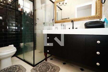 Casa para alugar com 390m², 3 quartos e 2 vagas Casa para alugar com 390m², 3 quartos e 2 vagasBanheiro da Suíte 1