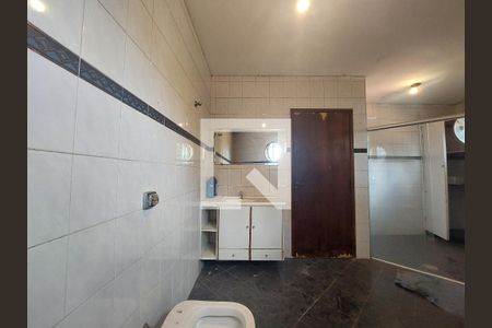 Casa à venda com 200m², 3 quartos e 2 vagas Casa à venda com 200m², 3 quartos e 2 vagasBanheiro 2