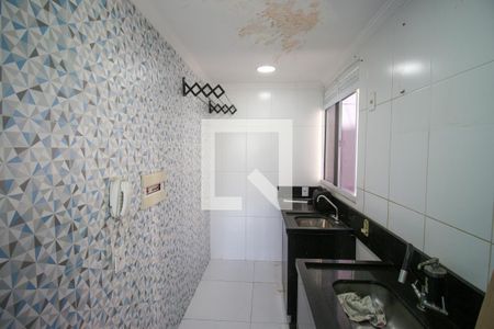 Cozinha de apartamento para alugar com 2 quartos, 45m² em Jardim das Oliveiras, Itaquaquecetuba