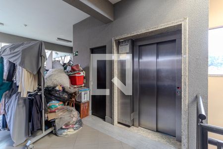 Casa à venda com 519m², 3 quartos e 5 vagas Casa à venda com 519m², 3 quartos e 5 vagasElevador