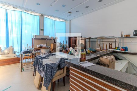 Casa à venda com 519m², 3 quartos e 5 vagas Casa à venda com 519m², 3 quartos e 5 vagasSalão 2