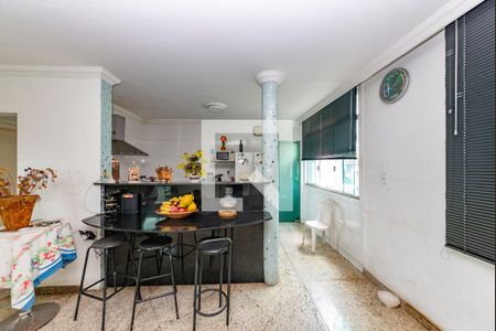 Casa à venda com 460m², 4 quartos e 8 vagas Casa à venda com 460m², 4 quartos e 8 vagasCozinha