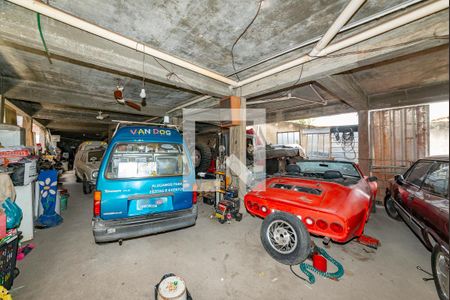 Casa à venda com 460m², 4 quartos e 8 vagas Casa à venda com 460m², 4 quartos e 8 vagasGaragem