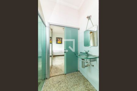 Casa à venda com 460m², 4 quartos e 8 vagas Casa à venda com 460m², 4 quartos e 8 vagasBanheiro Semi Suítes