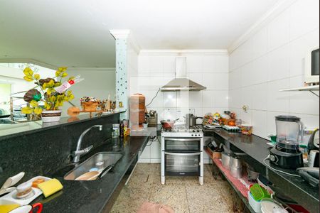 Casa à venda com 460m², 4 quartos e 8 vagas Casa à venda com 460m², 4 quartos e 8 vagasCozinha